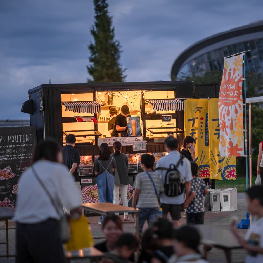 イベントで賑わうキッチンカー